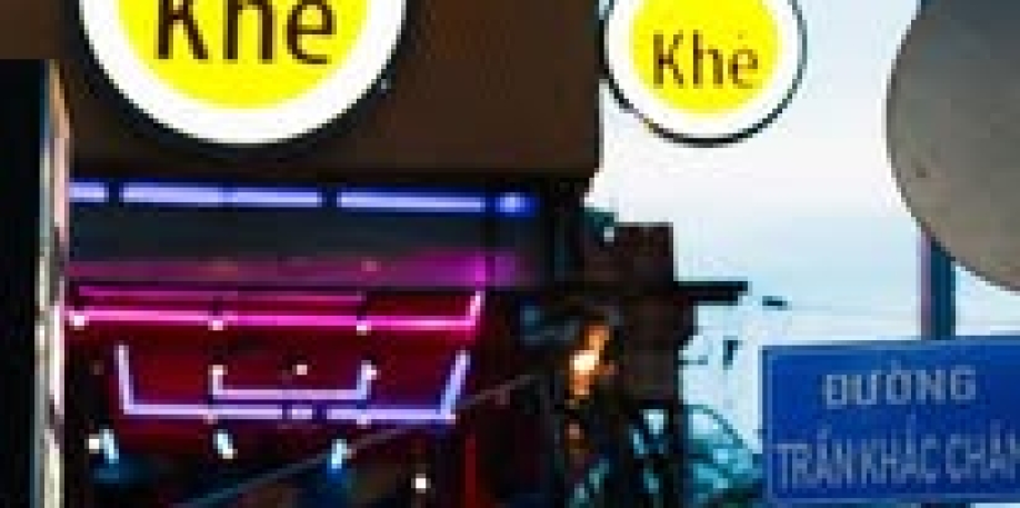 GÓC PHỐ XIÊN KHÈ